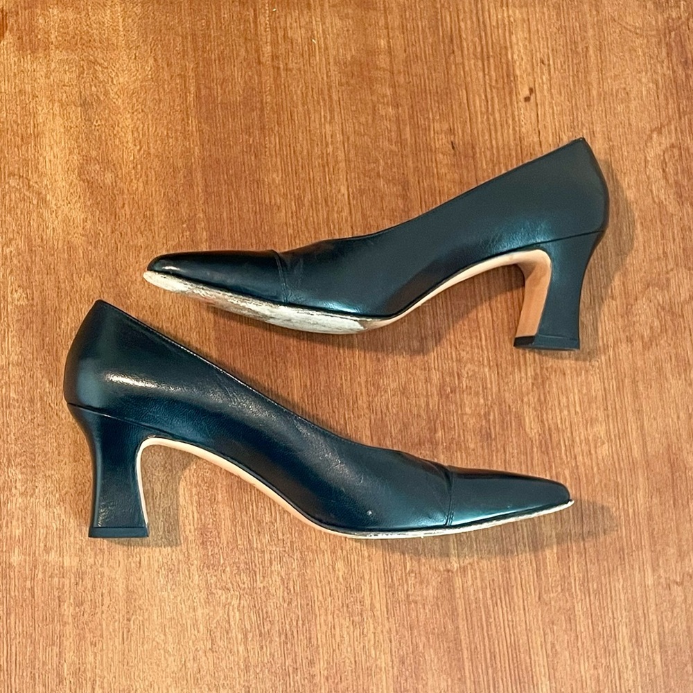 Vintage 1960s Salvatore Ferragamo Italian Cap Toe Black Leather Pumps Size 7AA - Picture 11 of 14